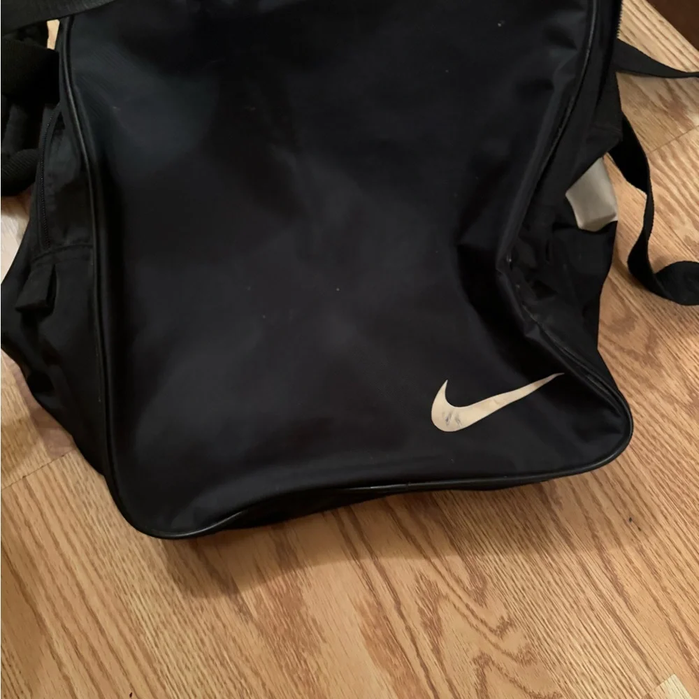 NIKE DUFFEL BAG